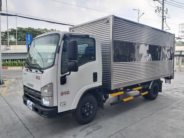 Isuzu Việt Nam triệu hồi gần 6000 xe tải QKR - Ảnh 1.