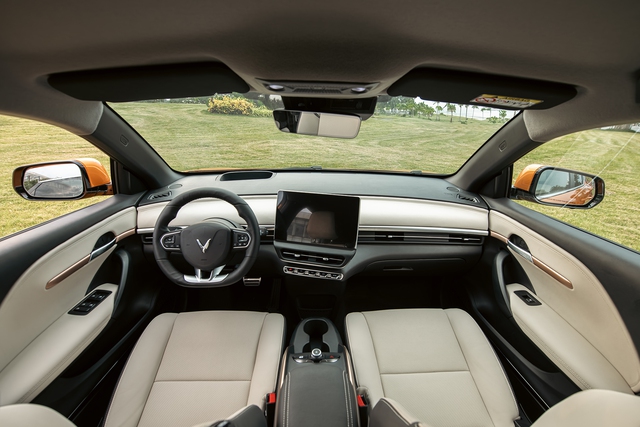 VinFast VF 6 chính thức ra mắt, giá từ 675 triệu đồng - Ảnh 4.