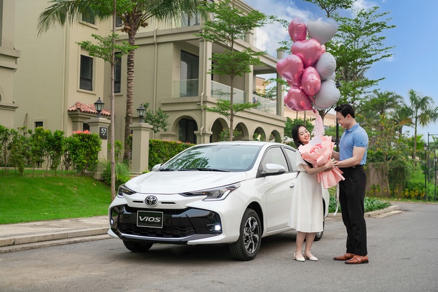 Mẫu xe Toyota Vios 2023 đang bán trên thị trường là phiên bản nâng cấp chính thức ra mắt khách Việt hồi tháng 5. Mẫu xe Toyota Vios 2023 đang bán trên thị trường là phiên bản nâng cấp chính thức ra mắt khách Việt hồi tháng 5.