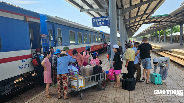 Ngành Đường sắt điều chỉnh giờ tàu sau dịp hè 2023 - Ảnh 1.