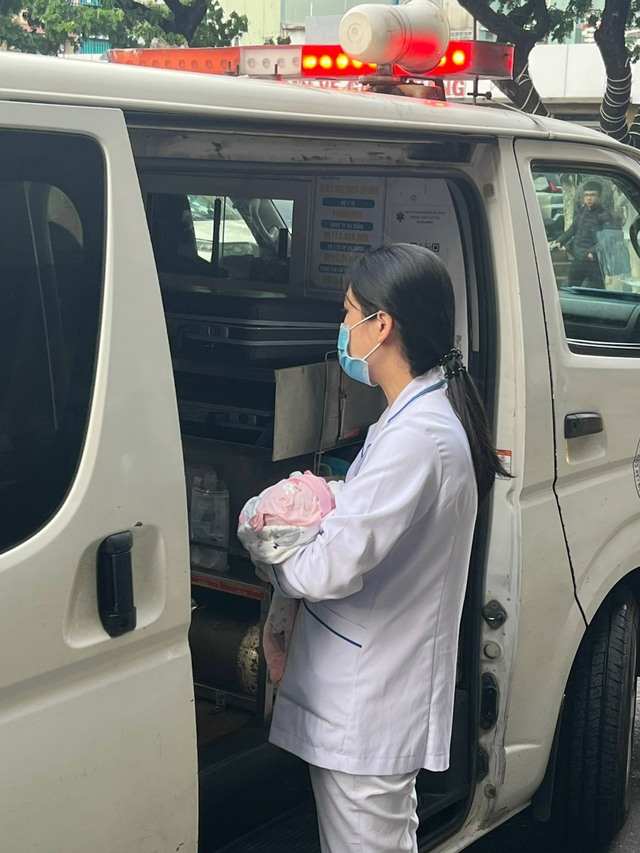 Cận cảnh tiếp viên đường sắt hỗ trợ sản phụ sinh con trên tàu - Ảnh 4.