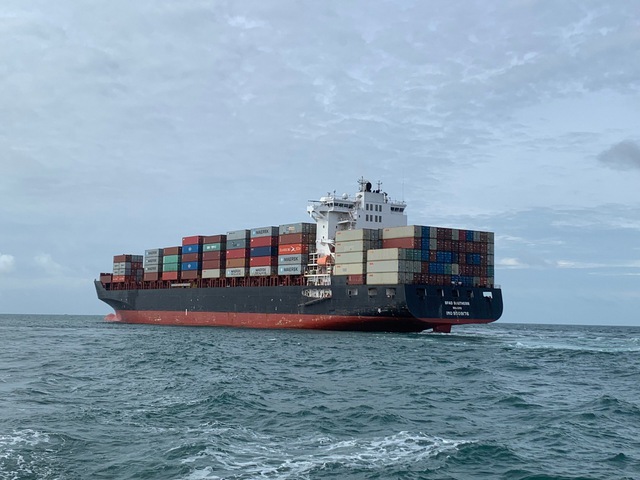 Tàu chuyên dụng tìm kiếm cứu nạn của Việt Nam đến kịp thời, hai thuyền viên nước ngoài qua cơn nguy kịch - Ảnh 1. Tàu chuyên dụng tìm kiếm cứu nạn của Việt Nam đến kịp thời, hai thuyền viên nước ngoài qua cơn nguy kịch - Ảnh 1.