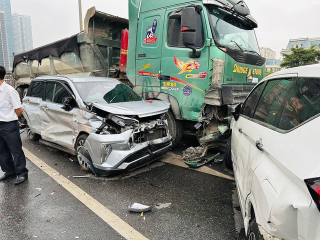 Quy định mới về phí bảo hiểm ôtô, xe máy và trách nhiệm bảo hiểm trong các vụ TNGT - Ảnh 2.