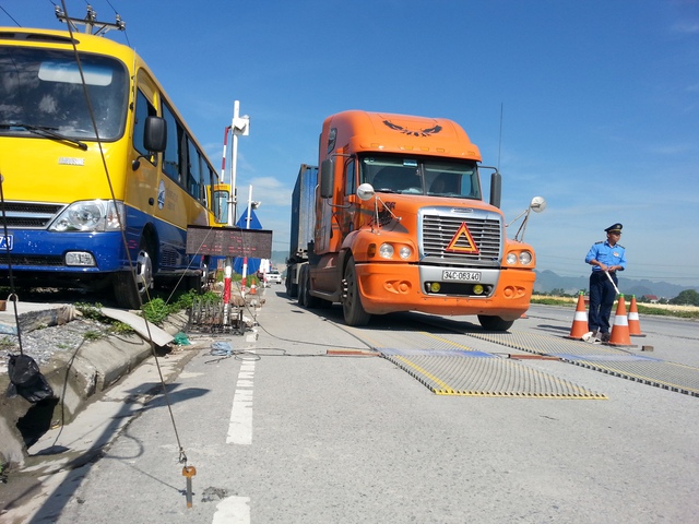 Xử lý trên 1 triệu phương tiện vi phạm tải trọng - Ảnh 1. Xử lý trên 1 triệu phương tiện vi phạm tải trọng - Ảnh 1.