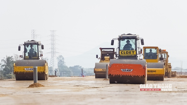 Thủ tướng: Có 9 "điểm sáng" trong triển khai các công trình giao thông trọng điểm - Ảnh 2.