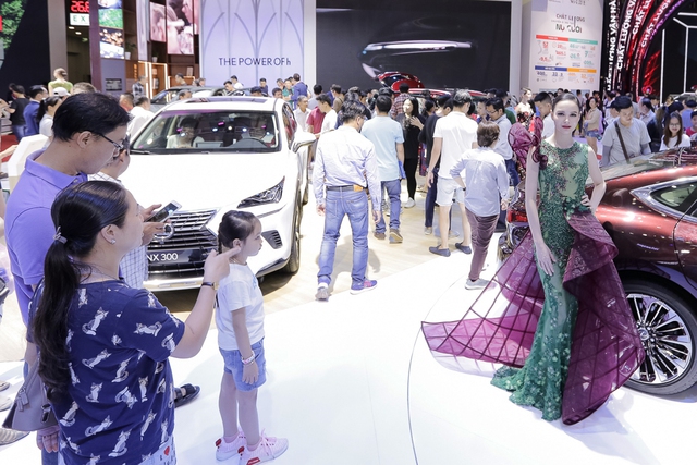 Tổng sức mua ô tô trên toàn thị trường năm 2023 đã hạn chế đáng kể tỷ lệ sụt giảm so với năm 2022 nhờ cú nước rút tháng 12.