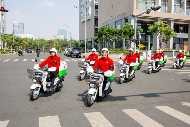 Mẫu xe điện Honda Benly e: được hệ thống cửa hàng Lotteria sử dụng để giao hàng trang bị pin MPP2 có thể tháo rời để hoán đổi. Mẫu xe điện Honda Benly e: được hệ thống cửa hàng Lotteria sử dụng để giao hàng trang bị pin MPP2 có thể tháo rời để hoán đổi.