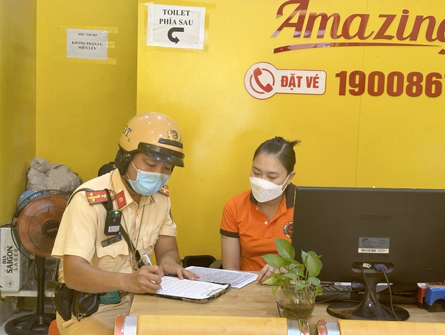 TP. HCM: Liên ngành CSGT - TTGT bất ngờ kiểm tra hàng loạt văn phòng nhà xe- Ảnh 6.