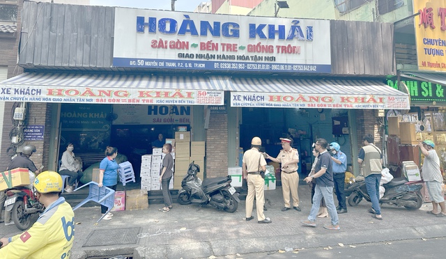 TP. HCM: Liên ngành CSGT - TTGT bất ngờ kiểm tra hàng loạt văn phòng nhà xe- Ảnh 9.