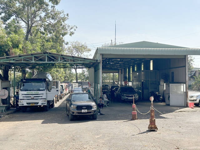 Bình Phước: Trung tâm đăng kiểm thông thoáng dịp cao điểm Tết- Ảnh 2. Bình Phước: Trung tâm đăng kiểm thông thoáng dịp cao điểm Tết- Ảnh 2.