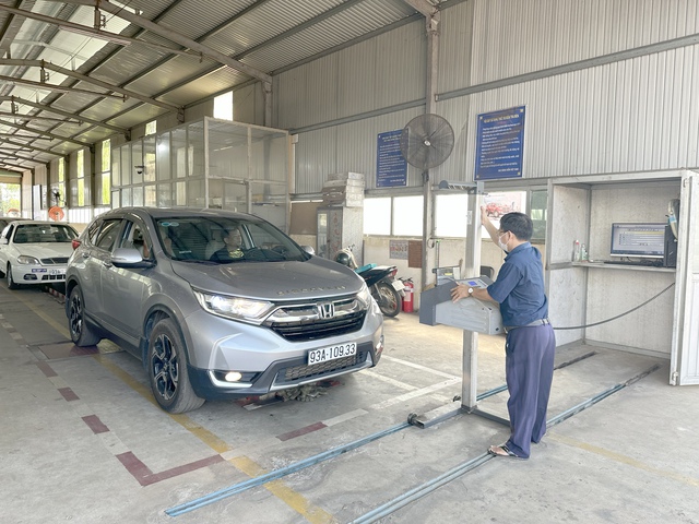 Bình Phước: Trung tâm đăng kiểm thông thoáng dịp cao điểm Tết- Ảnh 3. Bình Phước: Trung tâm đăng kiểm thông thoáng dịp cao điểm Tết- Ảnh 3.