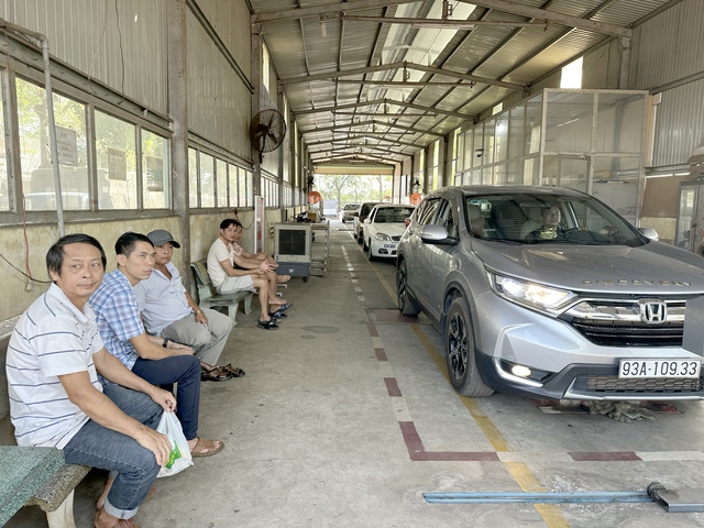 Bình Phước: Trung tâm đăng kiểm thông thoáng dịp cao điểm Tết- Ảnh 4. Bình Phước: Trung tâm đăng kiểm thông thoáng dịp cao điểm Tết- Ảnh 4.