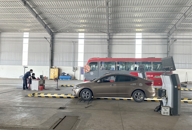 Bình Phước: Trung tâm đăng kiểm thông thoáng dịp cao điểm Tết- Ảnh 6. Bình Phước: Trung tâm đăng kiểm thông thoáng dịp cao điểm Tết- Ảnh 6.