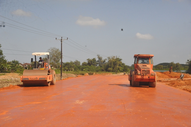 ‘Chạy đua’ tiến độ xây dựng khu tái định cư cao tốc Vạn Ninh - Cam Lộ- Ảnh 1.