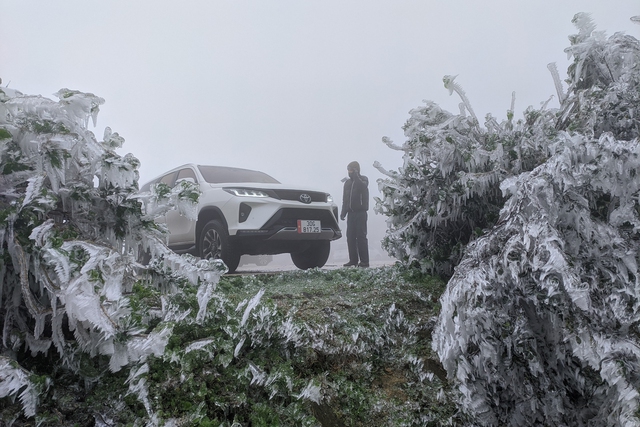 Luôn cẩn trọng khi lái xe trong điều kiện thời tiết khắc nghiệt, băng giá - Ảnh: Báo Thanh Niên. Luôn cẩn trọng khi lái xe trong điều kiện thời tiết khắc nghiệt, băng giá - Ảnh: Báo Thanh Niên.