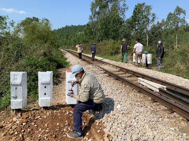 Sắp xóa bỏ nhiều lối đi tự mở qua đường sắt ở Thanh Hóa- Ảnh 1.