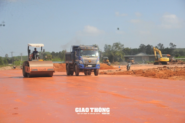 ‘Chạy đua’ tiến độ xây dựng khu tái định cư cao tốc Vạn Ninh - Cam Lộ- Ảnh 3.