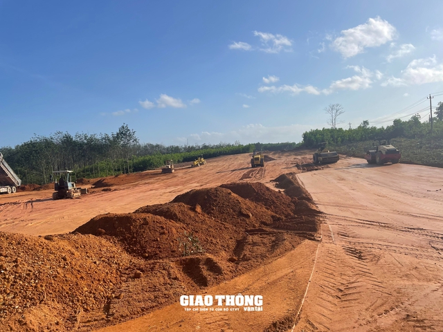 ‘Chạy đua’ tiến độ xây dựng khu tái định cư cao tốc Vạn Ninh - Cam Lộ- Ảnh 12.