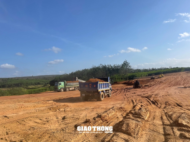 ‘Chạy đua’ tiến độ xây dựng khu tái định cư cao tốc Vạn Ninh - Cam Lộ- Ảnh 11.