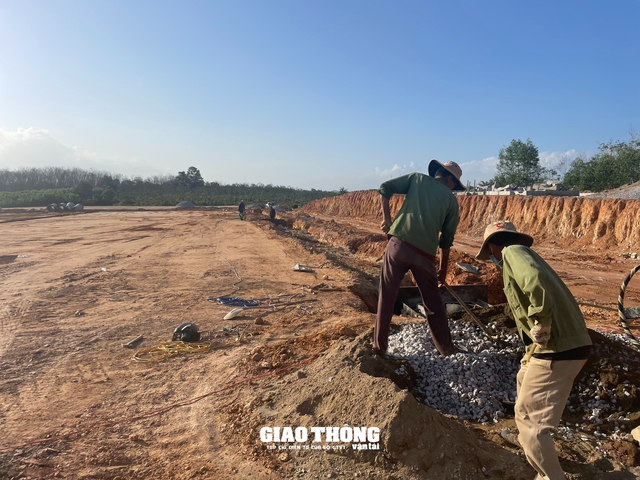 ‘Chạy đua’ tiến độ xây dựng khu tái định cư cao tốc Vạn Ninh - Cam Lộ- Ảnh 14.