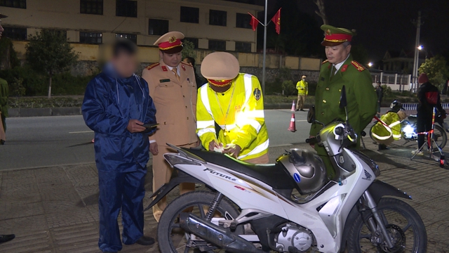 Quảng Ninh phát hiện nhiều lái xe dương tính với ma túy- Ảnh 1.