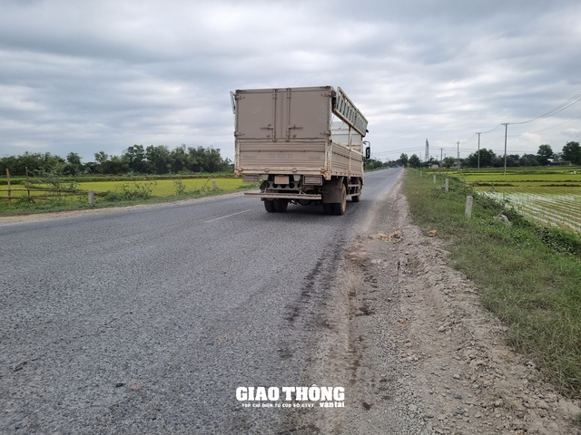 “Oằn lưng” gánh xe trọng tải lớn, tỉnh lộ ở Quảng Trị xuống cấp nghiêm trọng- Ảnh 7.
