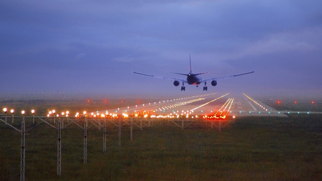 Hàng loạt giải pháp ngăn rủi ro đường cất hạ cánh sau vụ tai nạn máy bay ở Nhật- Ảnh 1.