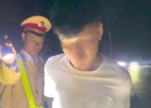 Lái xe không có GPLX và dương tính với chất ma túy, nhiều tài xế ở Quảng Trị bị phạt nặng- Ảnh 2.