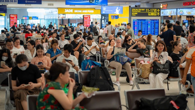 Yếu tố nào đang tác động đến giá vé máy bay, làm gì để “hạ nhiệt”? - Ảnh 1.