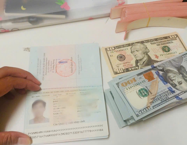 Mang theo hơn 15.000 USD từ Hàn Quốc về Việt Nam, vị khách gặp 