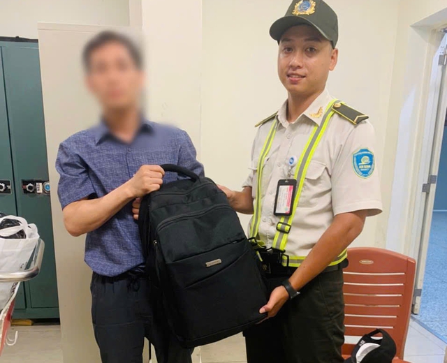 Mang theo hơn 15.000 USD từ Hàn Quốc về Việt Nam, vị khách gặp 
