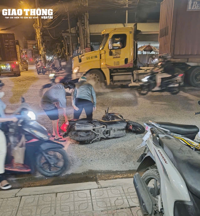 TP. HCM đường Huỳnh Tấn Phát mất an toàn giao thông, người đi đường ngã 