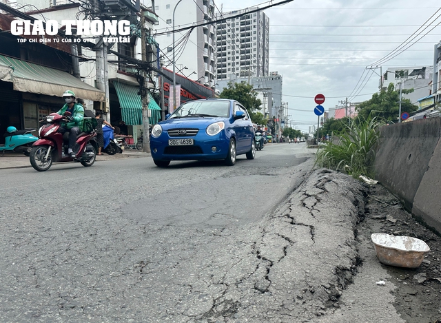 TP. HCM đường Huỳnh Tấn Phát mất an toàn giao thông, người đi đường ngã 