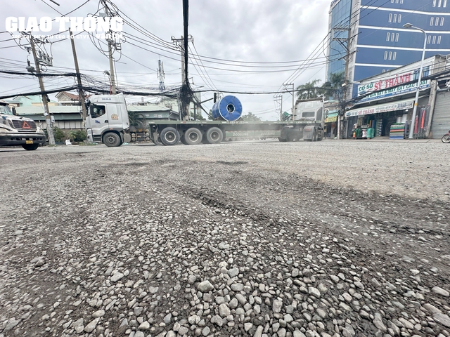 TP. HCM đường Huỳnh Tấn Phát mất an toàn giao thông, người đi đường ngã 