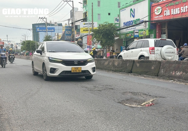 TP. HCM đường Huỳnh Tấn Phát mất an toàn giao thông, người đi đường ngã 