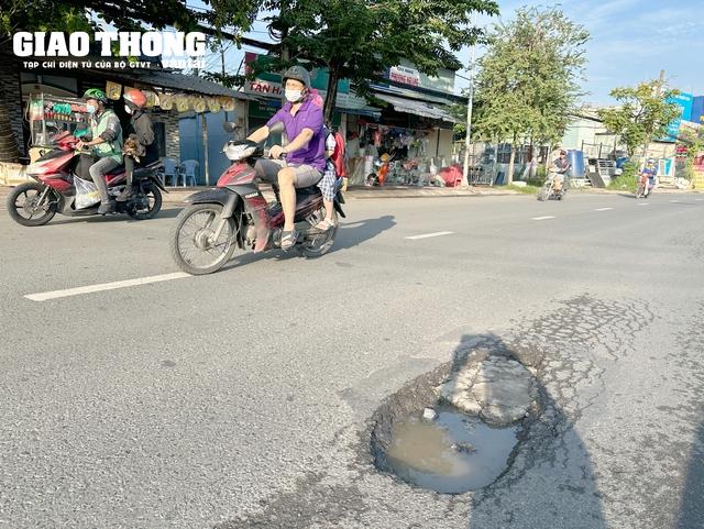 TP. HCM đường Huỳnh Tấn Phát mất an toàn giao thông, người đi đường ngã 