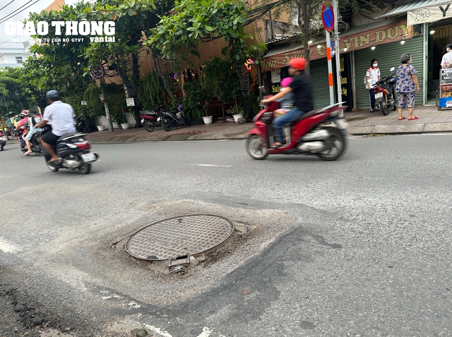 TP. HCM đường Huỳnh Tấn Phát mất an toàn giao thông, người đi đường ngã 