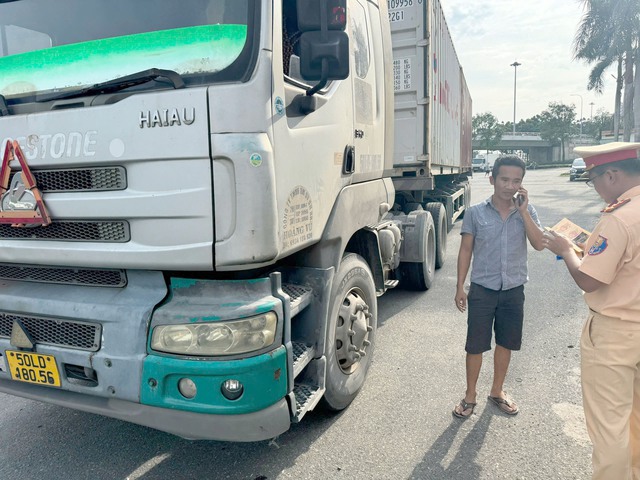 Đội CSGT An Sương xử phạt tài xế và chủ xe thông qua camera giám sát hành trình - Ảnh 2.