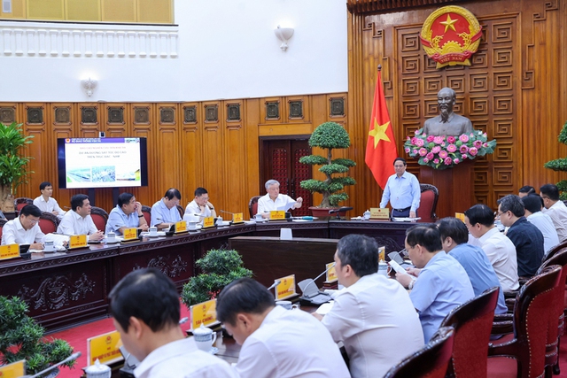 Thủ tướng: Rà soát lại suất đầu tư, đề xuất cơ chế đặc thù làm đường sắt tốc độ cao - Ảnh 2.