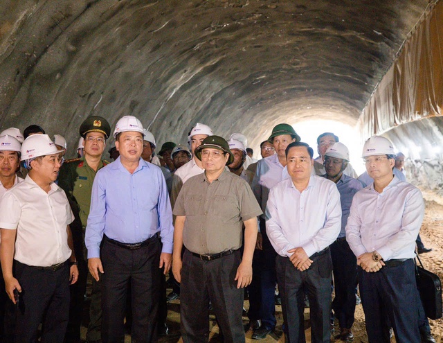 Thủ tướng kiểm tra công trường, gỡ vướng 2 dự án cao tốc nối Cao Bằng - Lạng Sơn- Ảnh 3.