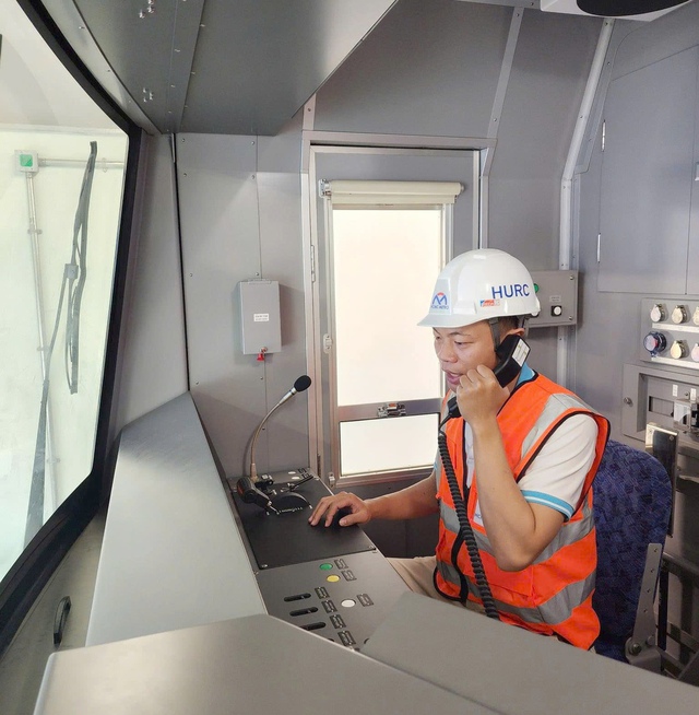 Hoàn thành dán tem kiểm định 17 đoàn tàu metro, vận hành chính thức 22/12 - Ảnh 3.