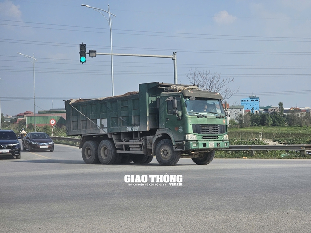 Bắc Ninh: Ban ATGT tỉnh yêu cầu lực lượng chức năng xử lý xe vi phạm sau phản ánh của Tạp chí GTVT - Ảnh 1.