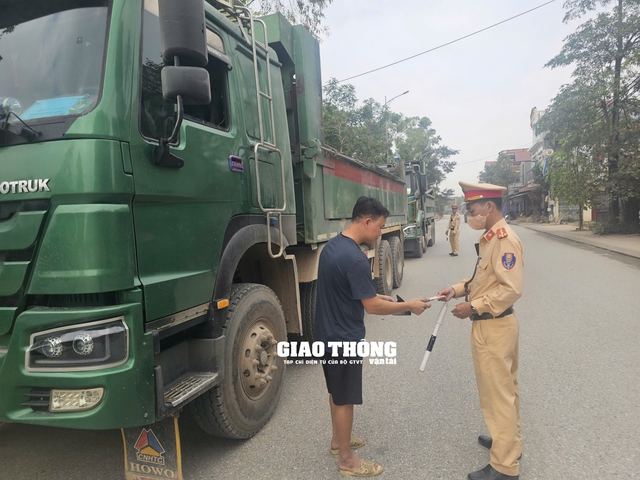 Bắc Ninh: Xử phạt nhiều trường hợp xe chở vật liệu sau phản ánh của Tạp chí GTVT - Ảnh 1.