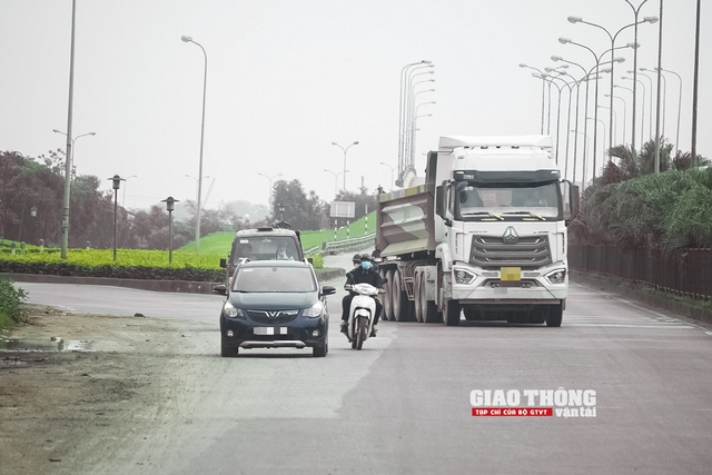 Cần sớm đầu tư nâng cấp 2 tuyến giao thông đến đất mũi Cà Mau - Ảnh 2.