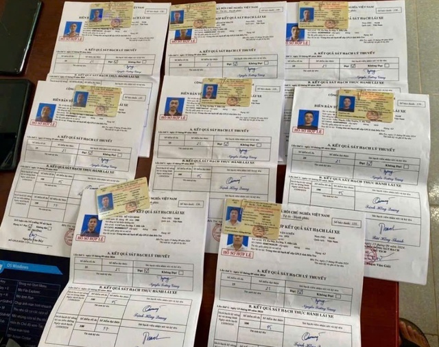 Công an Đắk Lắk phát hiện, tạm giữ đối tượng mua bán giấy phép lái xe giả- Ảnh 2. Công an Đắk Lắk phát hiện, tạm giữ đối tượng mua bán giấy phép lái xe giả- Ảnh 2.