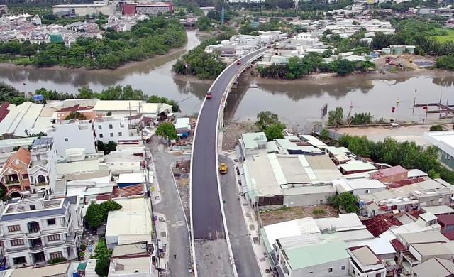 TP. HCM chiêm ngưỡng cầu Rạch Đỉa hơn 500 tỷ đồng chuẩn bị hoàn thành thông xe - Ảnh 1.