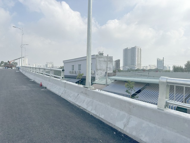 TP. HCM chiêm ngưỡng cầu Rạch Đỉa hơn 500 tỷ đồng chuẩn bị hoàn thành thông xe - Ảnh 7.