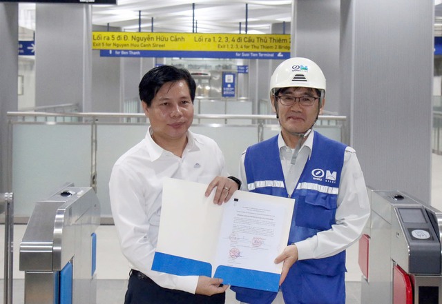 TP. HCM khen thưởng các nhà thầu xuất sắc đẩy nhanh tiến độ thi công tuyến metro số 1 - Ảnh 2.