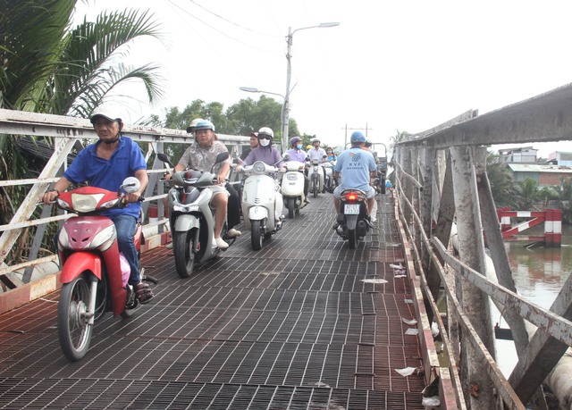 TP. HCM chiêm ngưỡng cầu Rạch Đỉa hơn 500 tỷ đồng chuẩn bị hoàn thành thông xe - Ảnh 12.