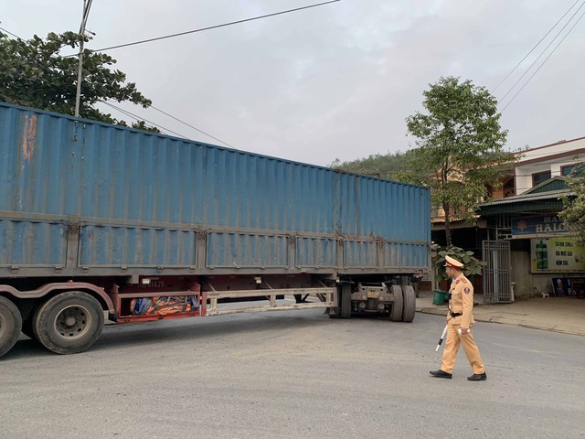 Quảng Ninh:  Kiểm soát chặt chẽ, xử lý nghiêm vi phạm xe tải - Ảnh 2.